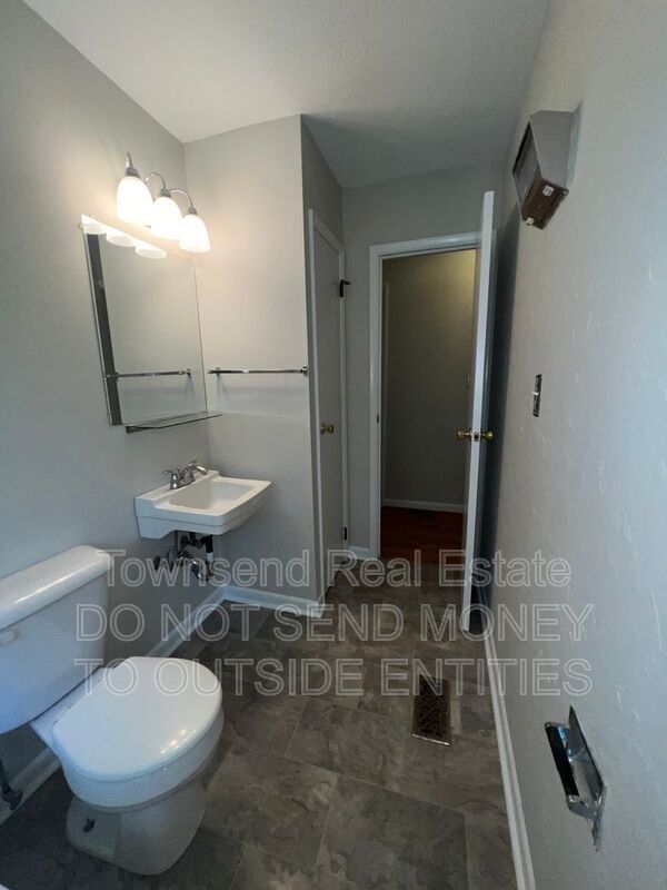 2904 Collingwood property image