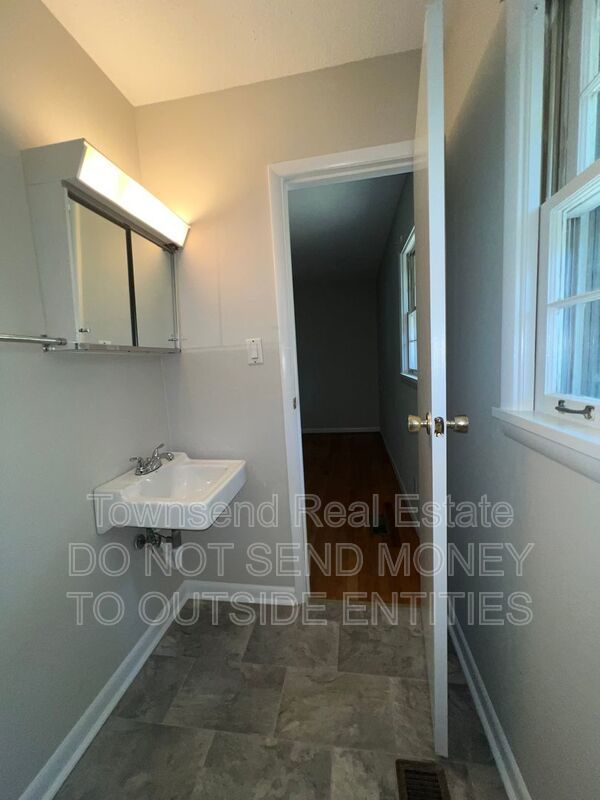 2904 Collingwood property image