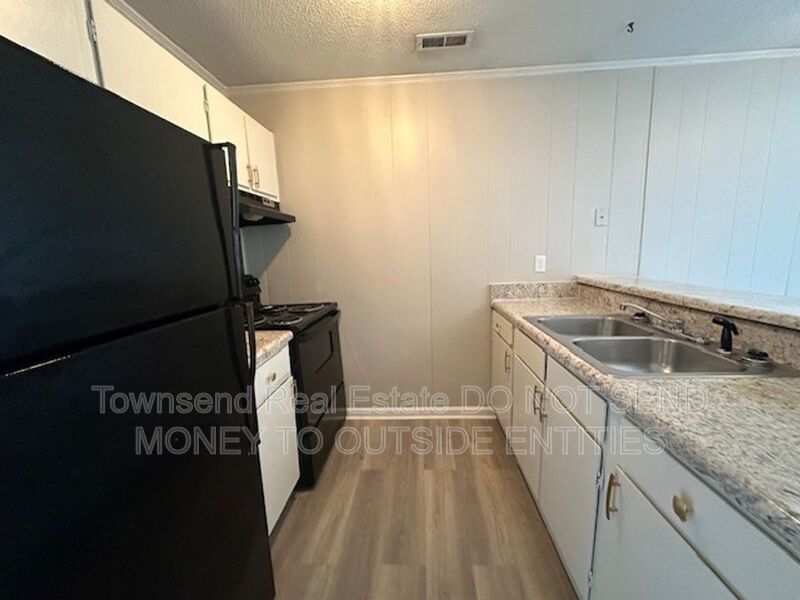 5858-F Century Oaks Drive (No Pets)-Get 2 Weeks Free off First Full Month's Rent- property image