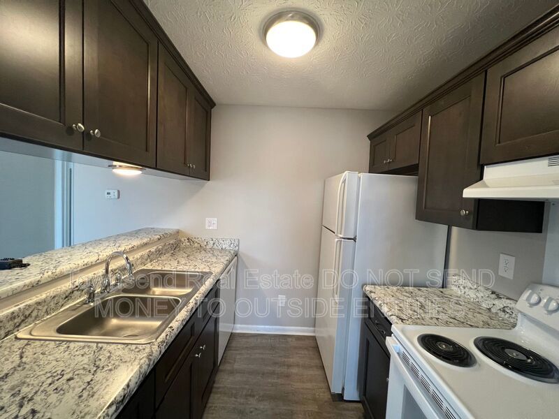 1429-B Ireland Dr. (No Pets)- Two Weeks Free On Your First Full Month's Rent property image
