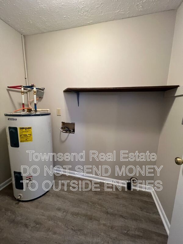 1429-B Ireland Dr. (No Pets)- Two Weeks Free On Your First Full Month's Rent property image