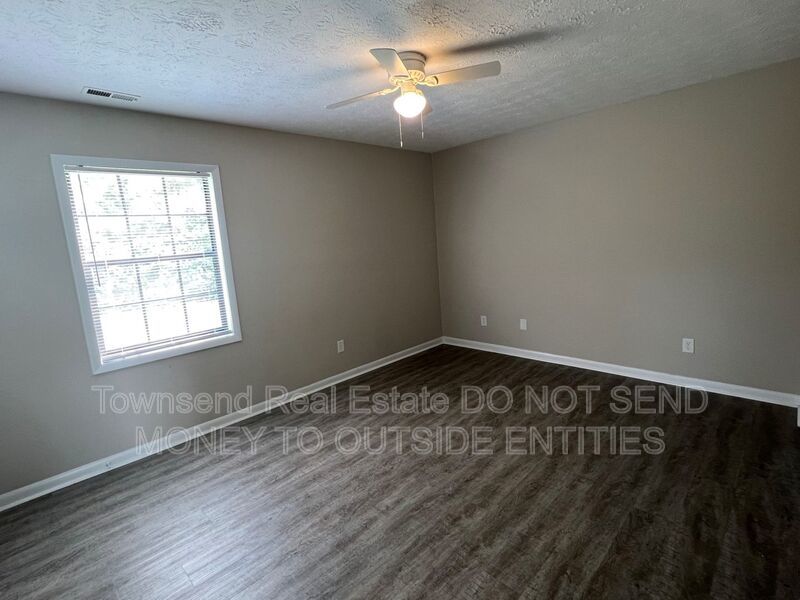 1429-B Ireland Dr. (No Pets)- Two Weeks Free On Your First Full Month's Rent property image