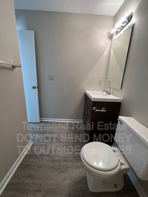 1429-B Ireland Dr. (No Pets)- Two Weeks Free On Your First Full Month's Rent property image