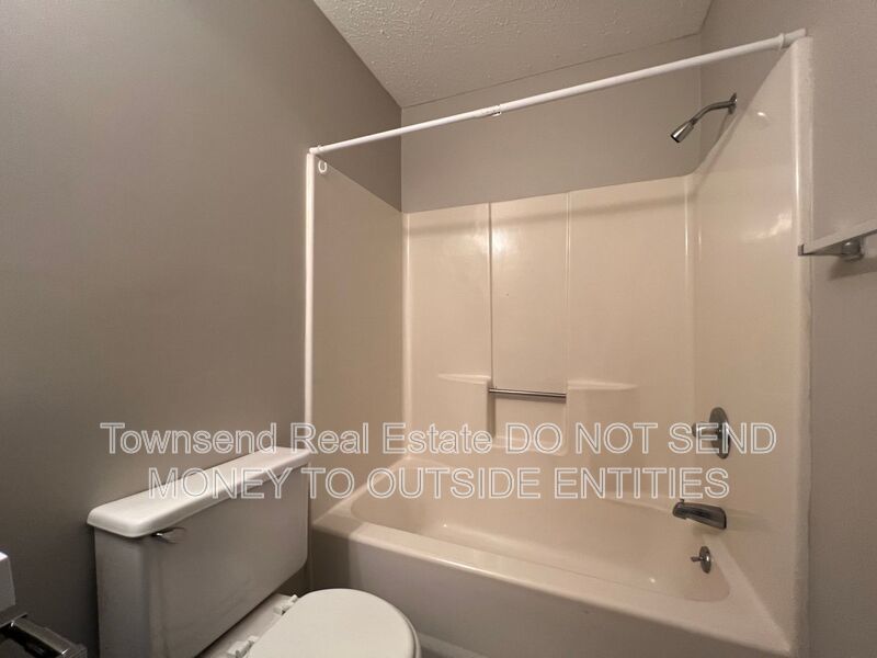 1429-B Ireland Dr. (No Pets)- Two Weeks Free On Your First Full Month's Rent property image