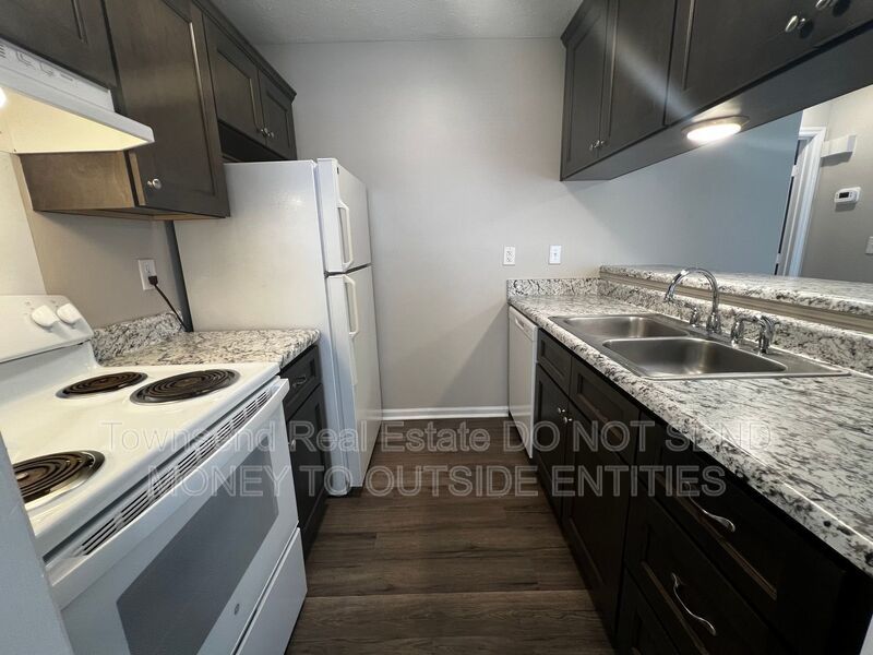 1425-C Ireland Dr. (No Pets) -Two Weeks Free Off First Full Month's Rent- property image
