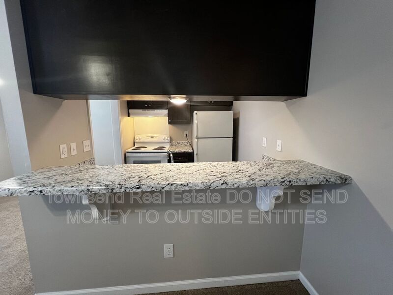 1425-C Ireland Dr. (No Pets) -Two Weeks Free Off First Full Month's Rent- property image