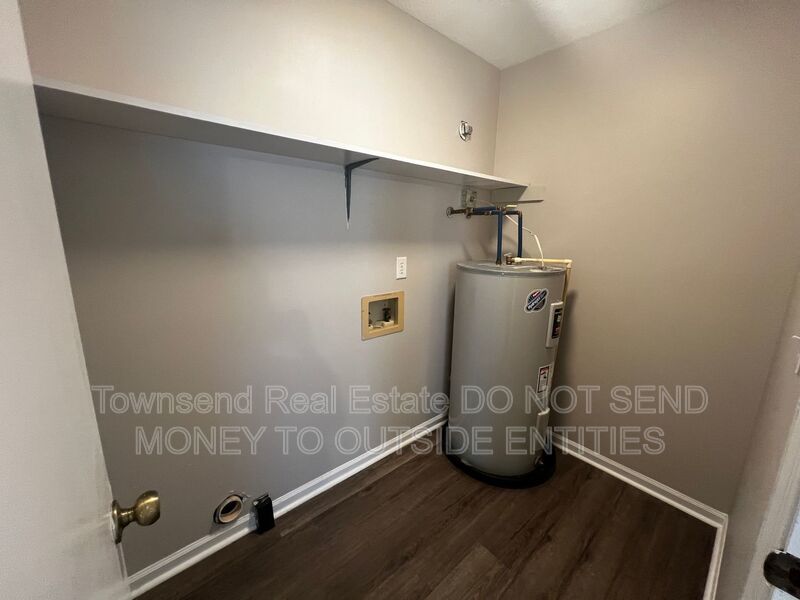 1425-C Ireland Dr. (No Pets) -Two Weeks Free Off First Full Month's Rent- property image