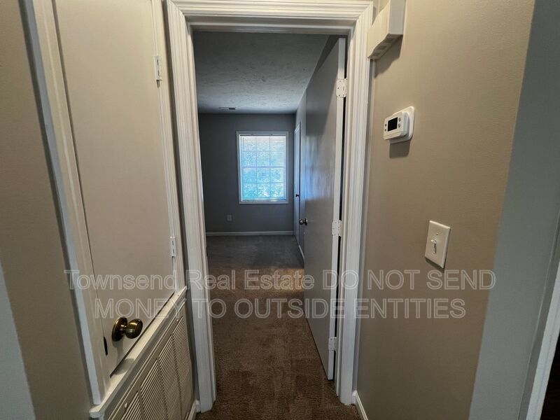 1425-C Ireland Dr. (No Pets) -Two Weeks Free Off First Full Month's Rent- property image