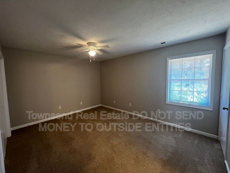 1425-C Ireland Dr. (No Pets) -Two Weeks Free Off First Full Month's Rent- property image