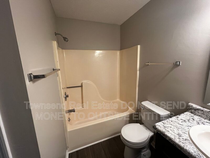 1425-C Ireland Dr. (No Pets) -Two Weeks Free Off First Full Month's Rent- property image