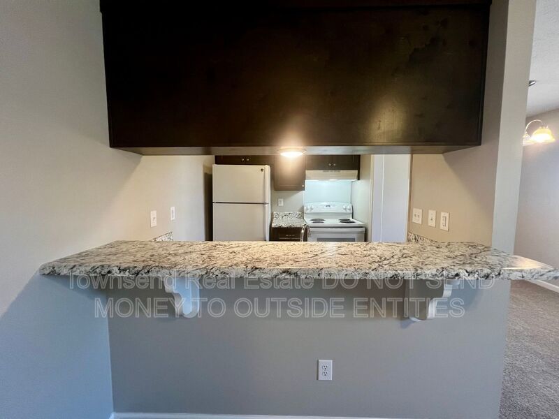 1425-D Ireland Dr. (No Pets)- Two Week Free Off First Full Month's Rent- property image