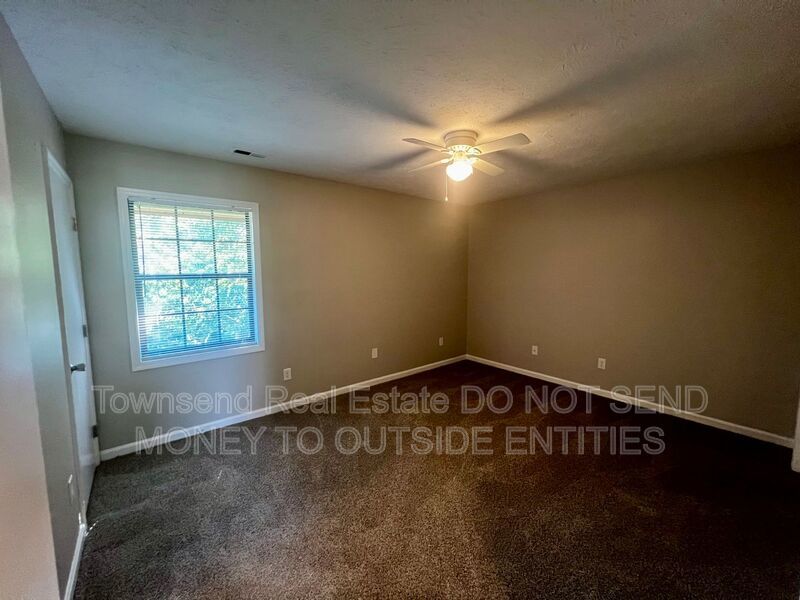 1425-D Ireland Dr. (No Pets)- Two Week Free Off First Full Month's Rent- property image