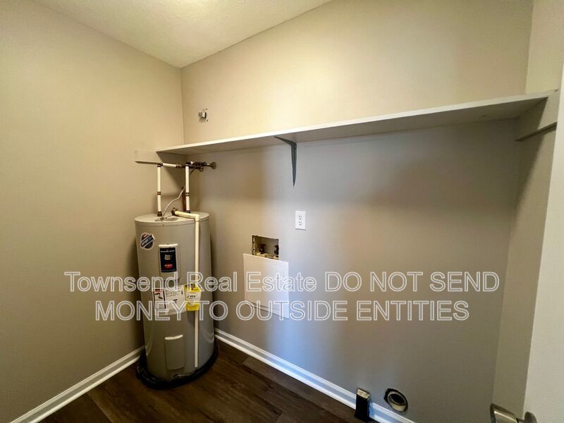 1425-D Ireland Dr. (No Pets)- Two Week Free Off First Full Month's Rent- property image