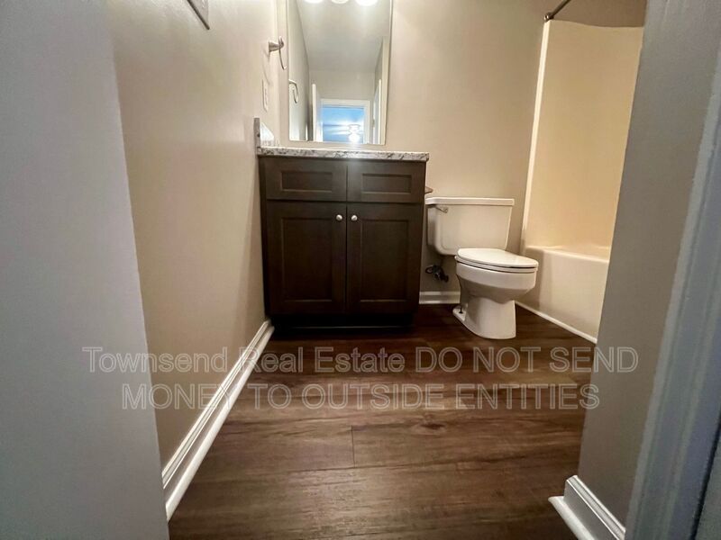 1425-D Ireland Dr. (No Pets)- Two Week Free Off First Full Month's Rent- property image