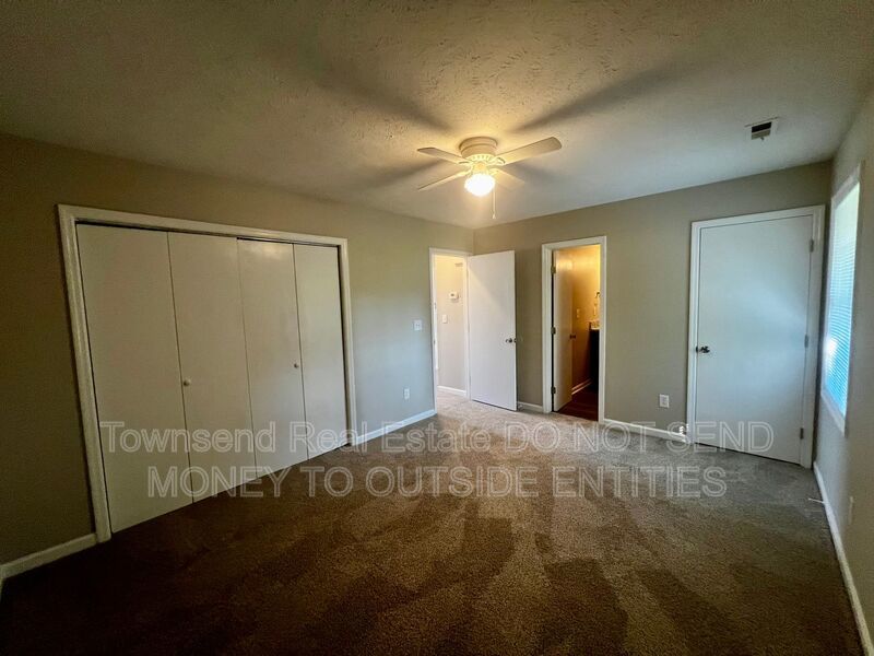 1425-D Ireland Dr. (No Pets)- Two Week Free Off First Full Month's Rent- property image
