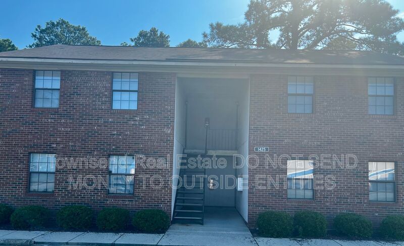 1425-D Ireland Dr. (No Pets)- Two Week Free Off First Full Month's Rent- property image