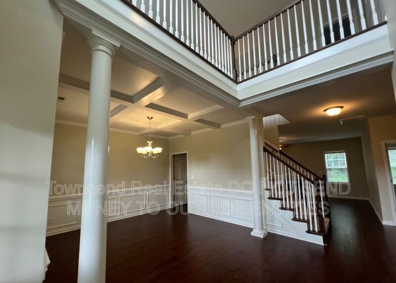 6426 Burnside property image