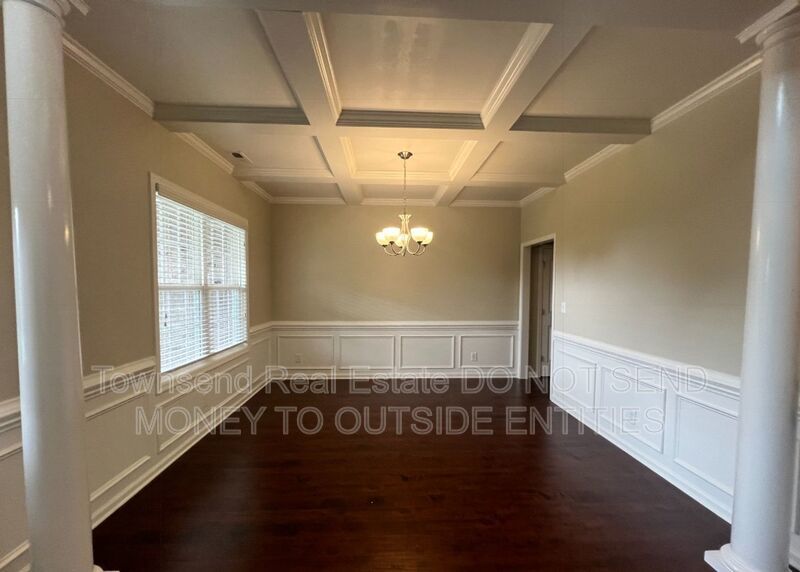 6426 Burnside property image