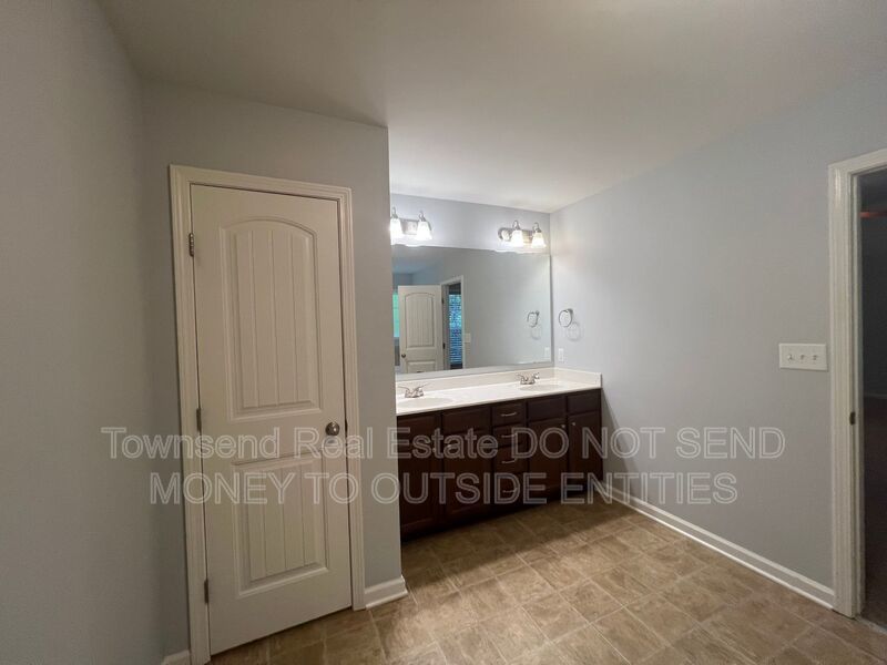 6426 Burnside property image