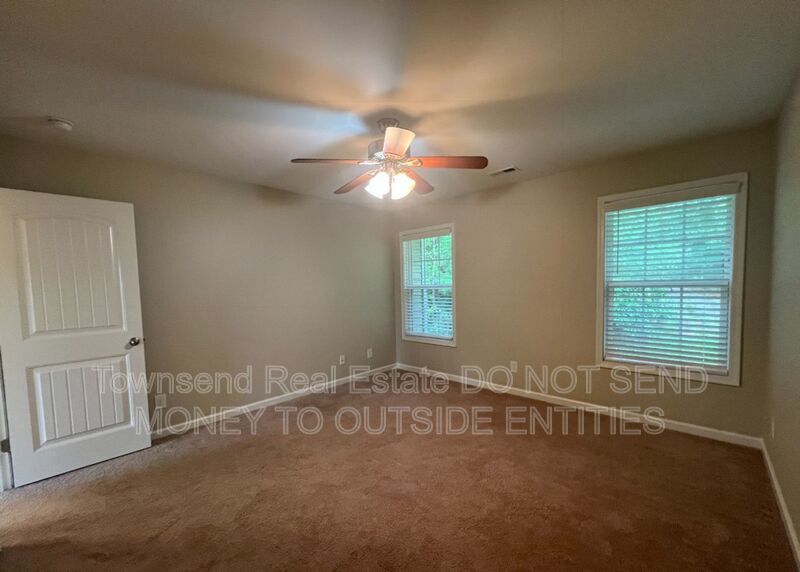 6426 Burnside property image