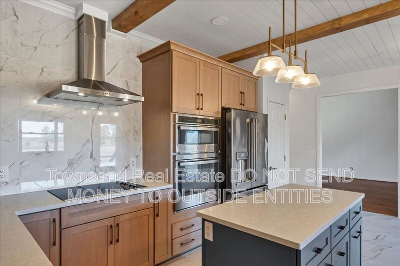 695 Cedar Pt. property image
