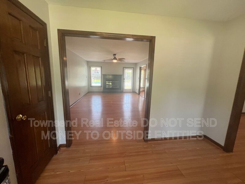 6149 Lakeway Drive property image