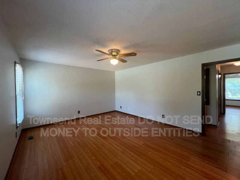 6149 Lakeway Drive property image