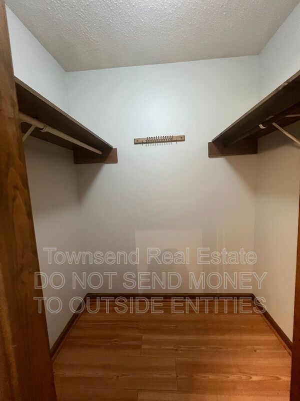 6149 Lakeway Drive property image