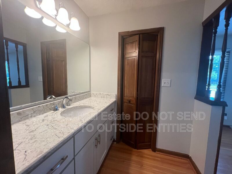6149 Lakeway Drive property image