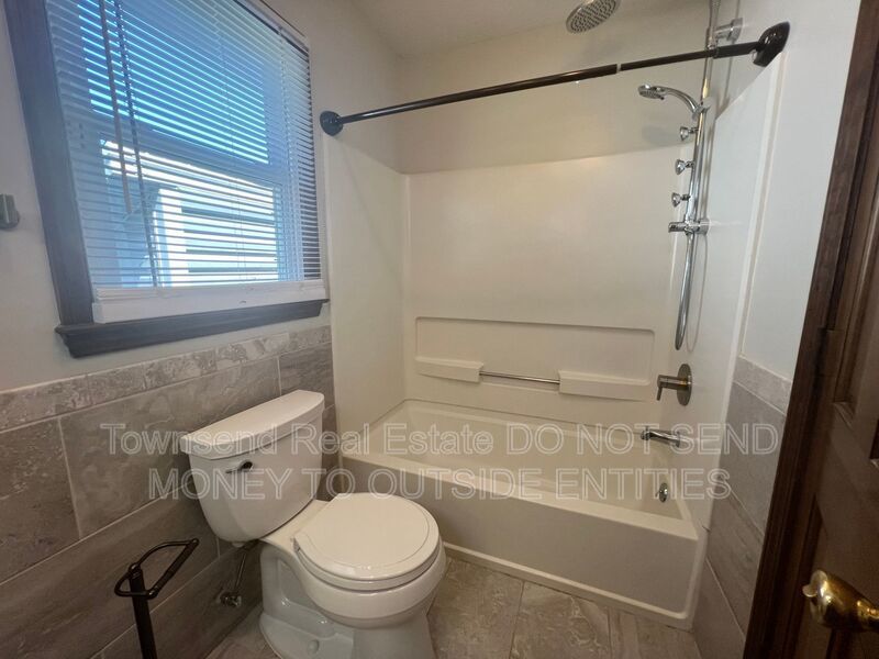 6149 Lakeway Drive property image