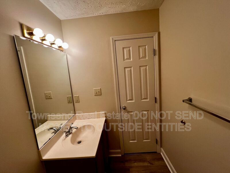 1020-4 Ancestry Drive- No Pets- Two Weeks Free Off First Full Month's Rent- property image