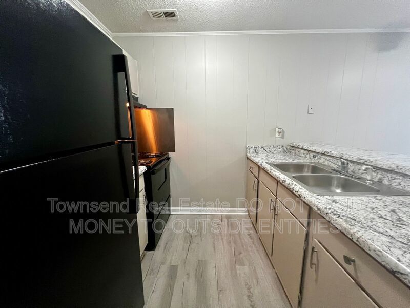 5858-D Century Oaks Dr. (No Pets)-Get 2 Weeks Free off First Full Month's Rent property image