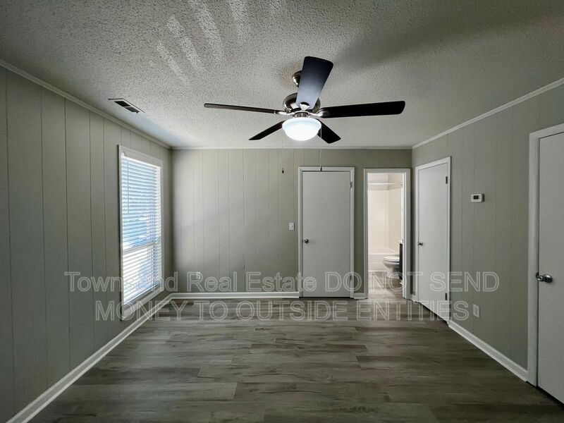 5858-D Century Oaks Dr. (No Pets)-Get 2 Weeks Free off First Full Month's Rent property image