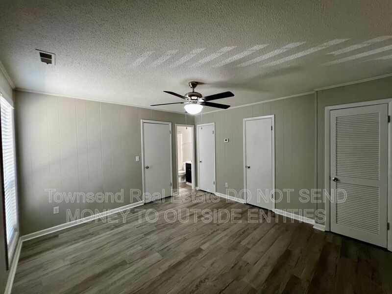 5858-D Century Oaks Dr. (No Pets)-Get 2 Weeks Free off First Full Month's Rent property image