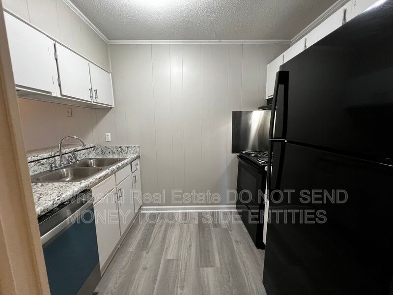 5853-H Century Oaks Drive (No Pets) property image