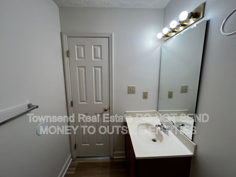 1028-1 Ancestry Drive- No Pets- Two Weeks Free On Your First Full Month's Rent - property image