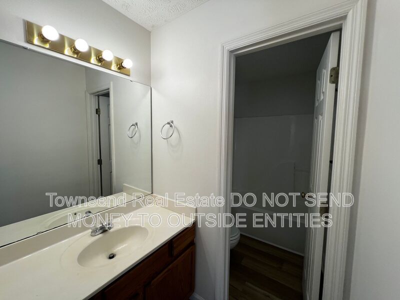 1028-1 Ancestry Drive- No Pets- Two Weeks Free On Your First Full Month's Rent - property image