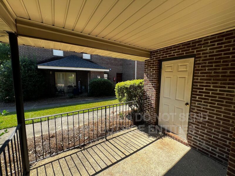 1028-1 Ancestry Drive- No Pets- Two Weeks Free On Your First Full Month's Rent - property image